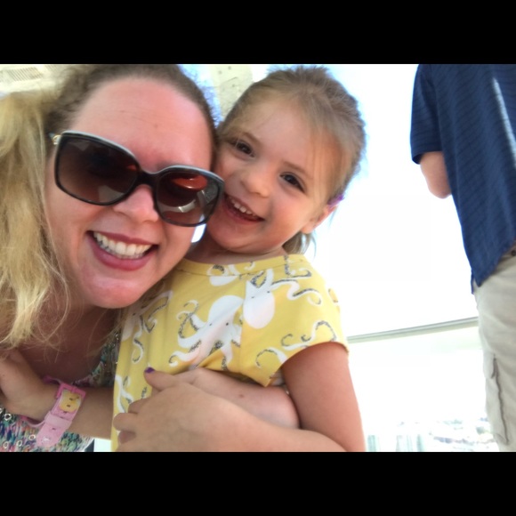 Meet your Posher, Danielle - Picture 2 of 8